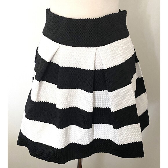 Xhilaration Pleated A-Line Mini Skirt | Stretch Waist Skater Style Black White L - Picture 3 of 6
